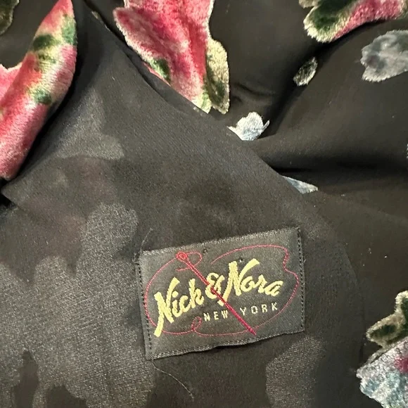 Silk and velvet rose red & green, with blk fringe - Picture 7 of 9